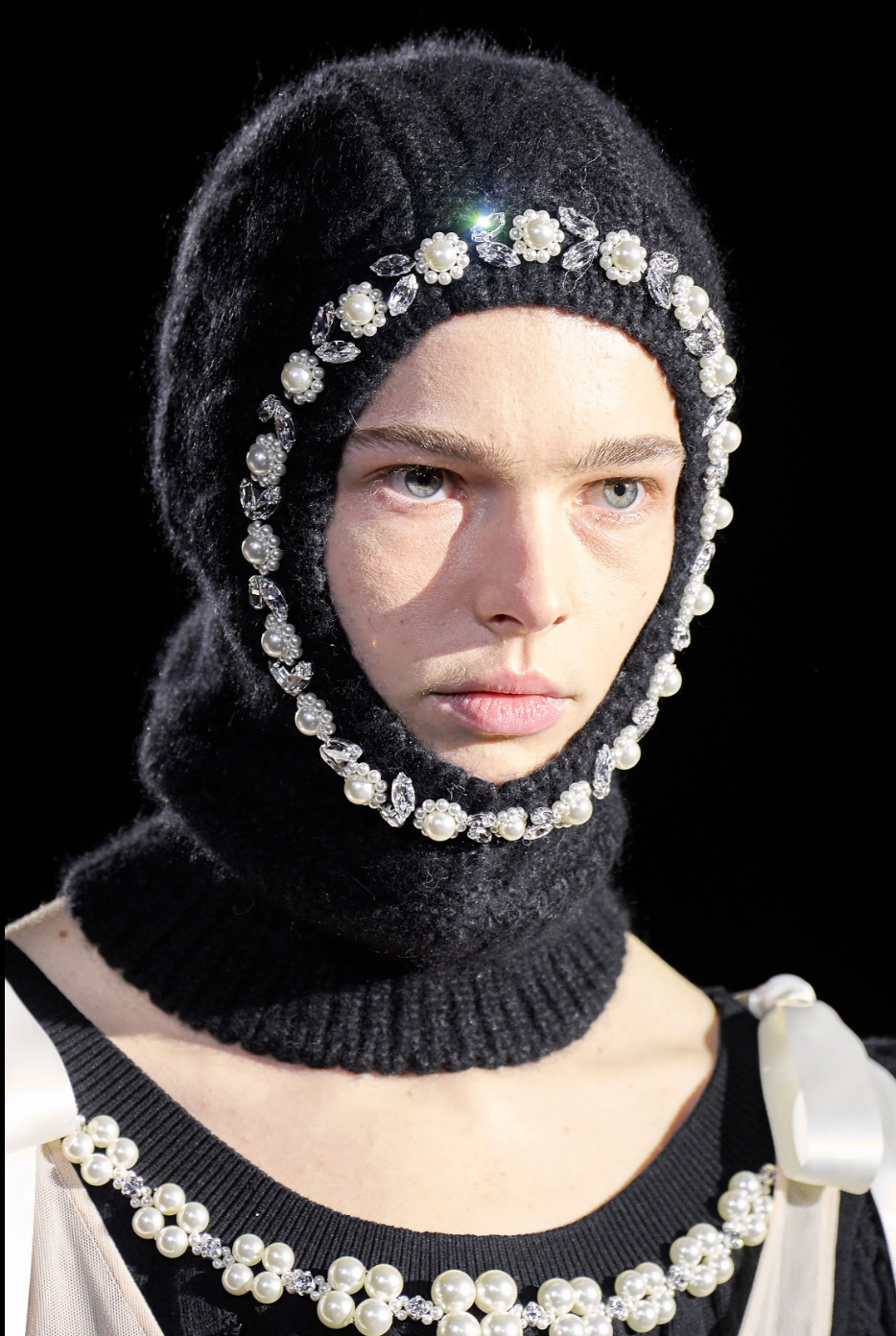 Simone Rocha fall '22 pearl/crystal balaclava, grey, one size Simone Rocha fall '22 pearl/crystal balaclava, grey, one size